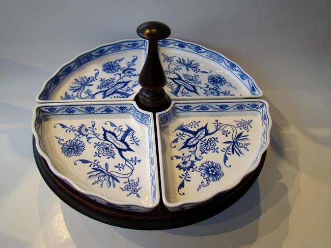 A beautiful vintage Villeroy & Boch Lazy Susan with four Dresden Saxony Blue Onion Trays circa 1909 — image 2